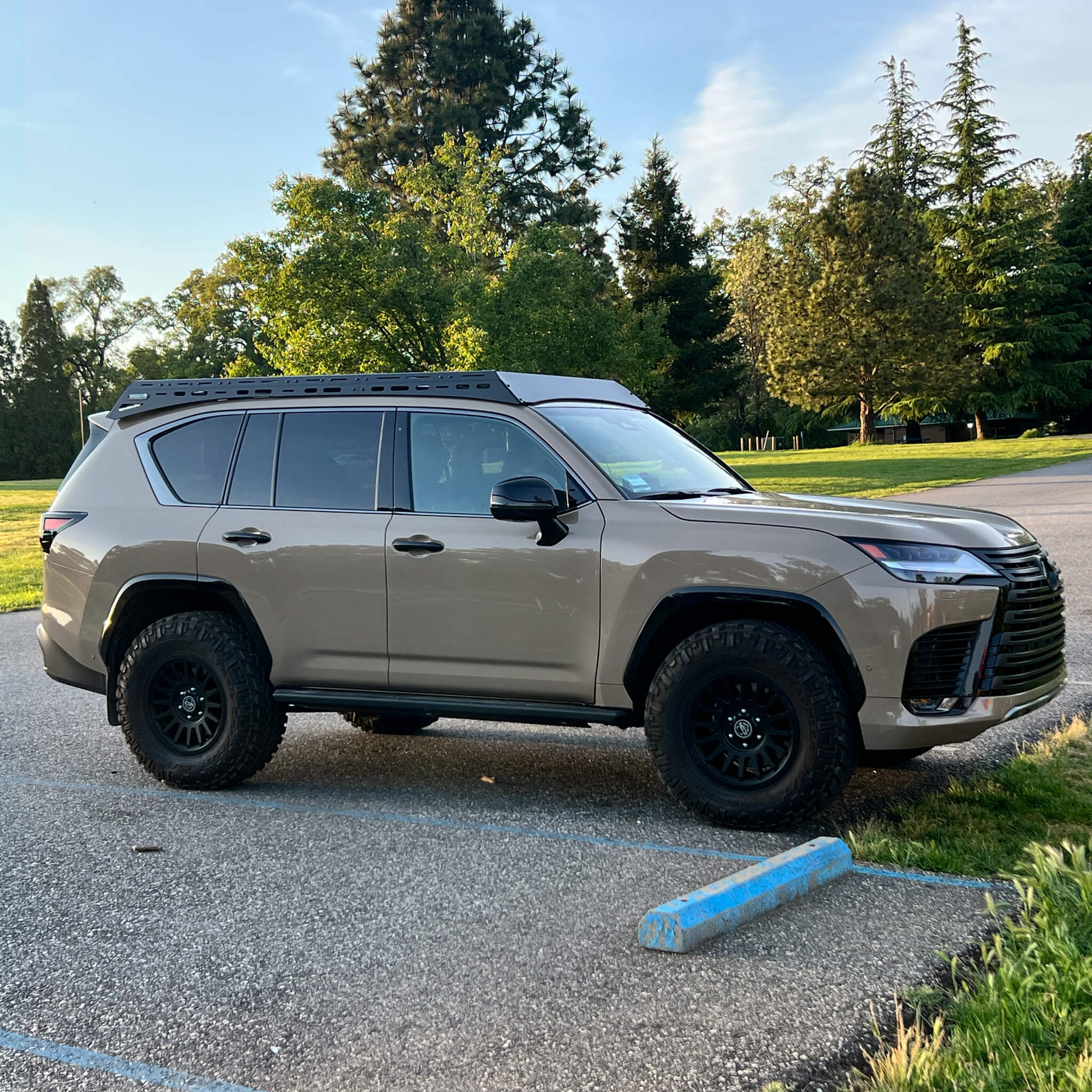 LX600 & LX700h Easy-Install Modular Roof Rack - Image 10