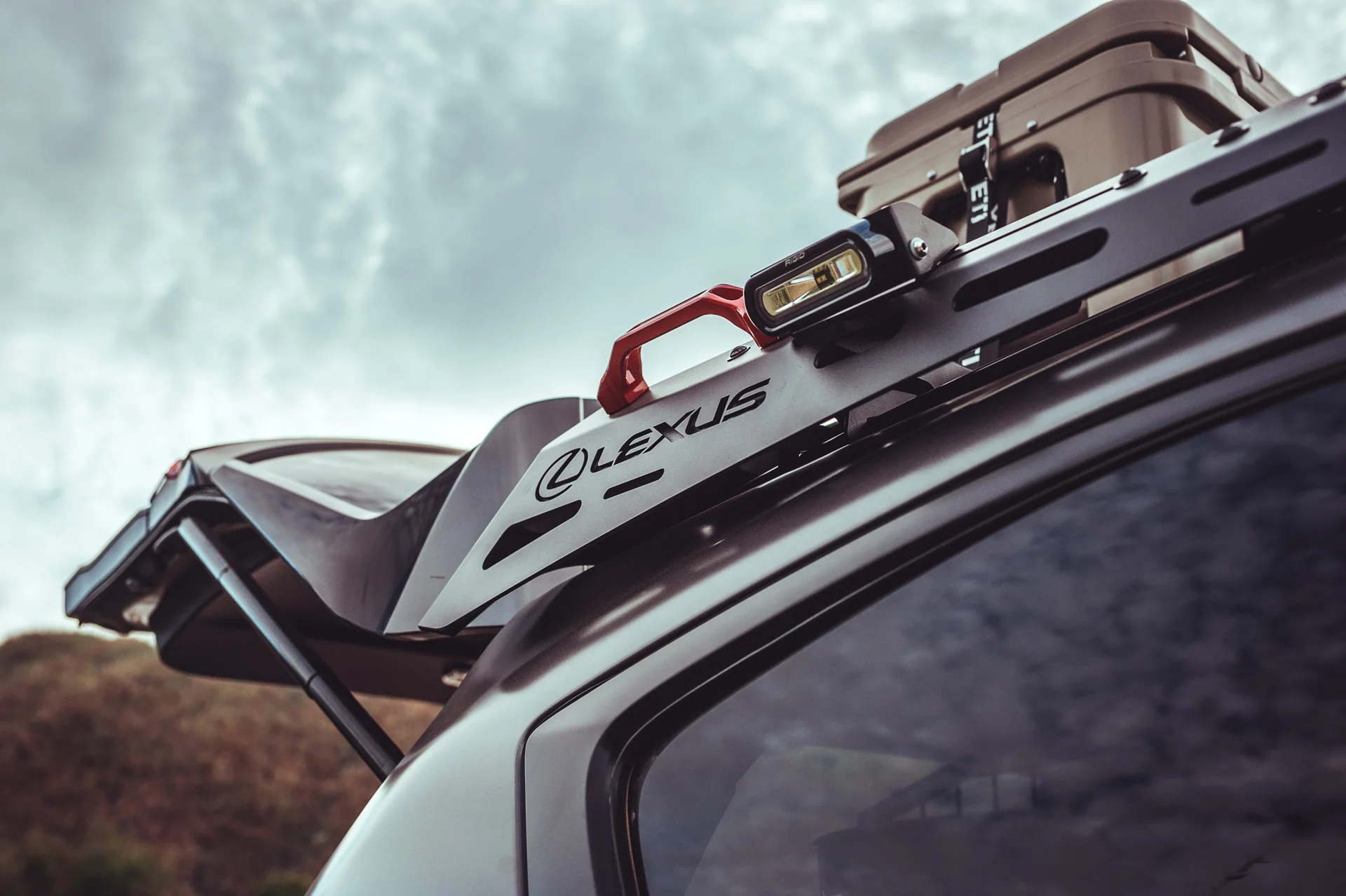 LX600 & LX700h Easy-Install Modular Roof Rack - Image 19