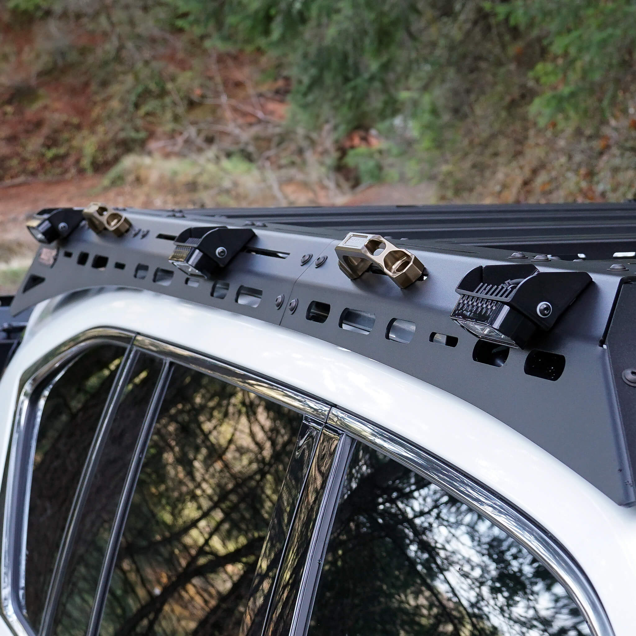 LX600 & LX700h Easy-Install Modular Roof Rack - Image 13