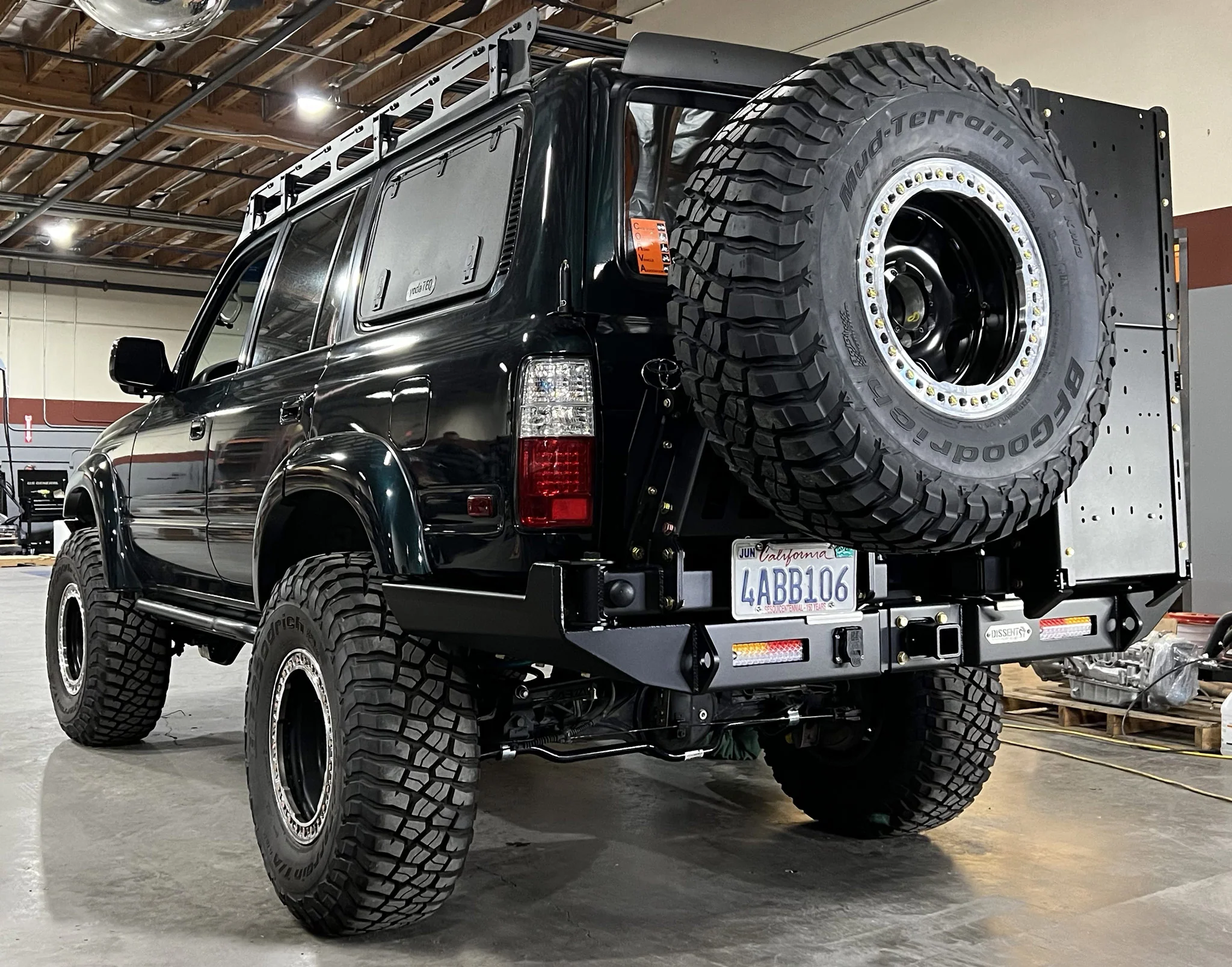 Tire Carrier Swing-out - Image 16